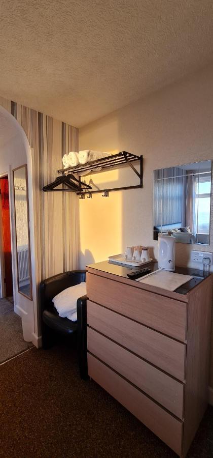 Ocean Bay Hotel Blackpool Bagian luar foto