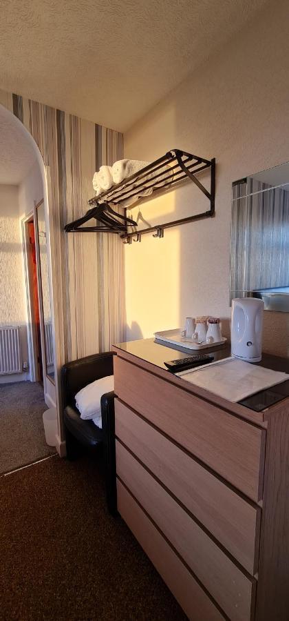 Ocean Bay Hotel Blackpool Bagian luar foto