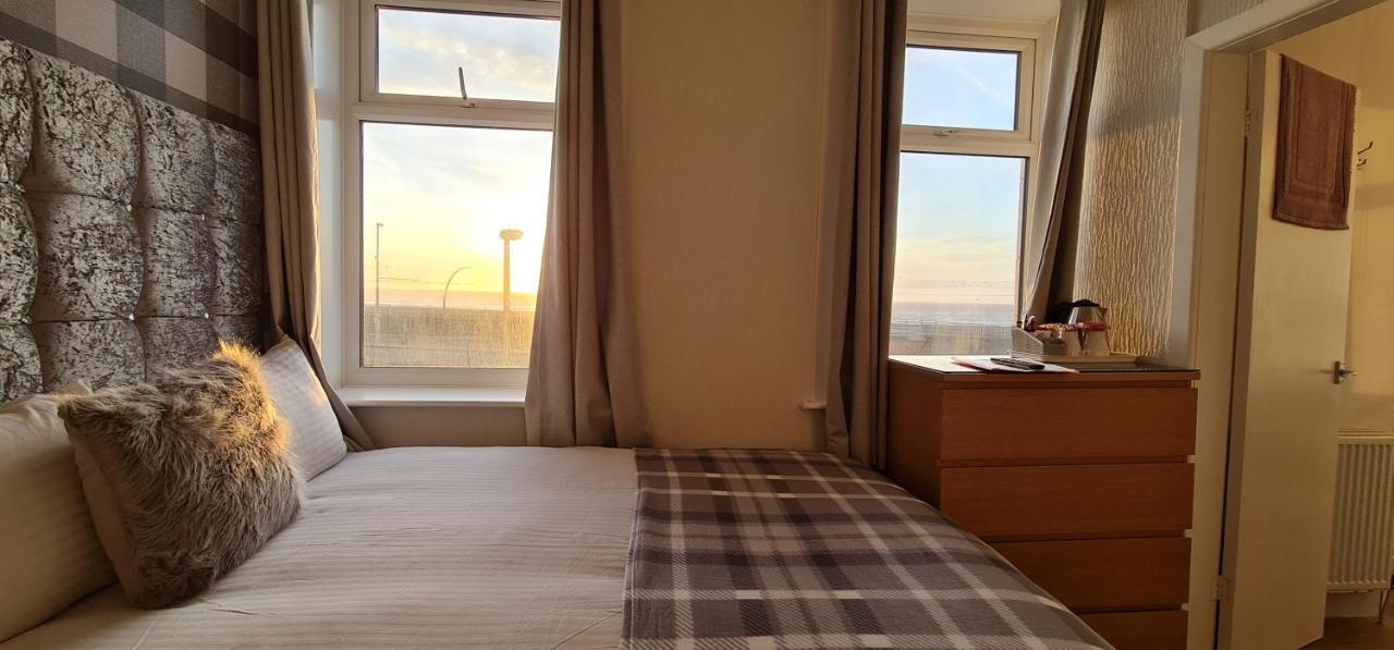 Ocean Bay Hotel Blackpool Bagian luar foto
